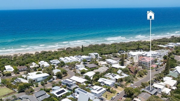 On the beach - Allamanda Sands - 23 Oriole Avenue (PEREGIAN BEACH)