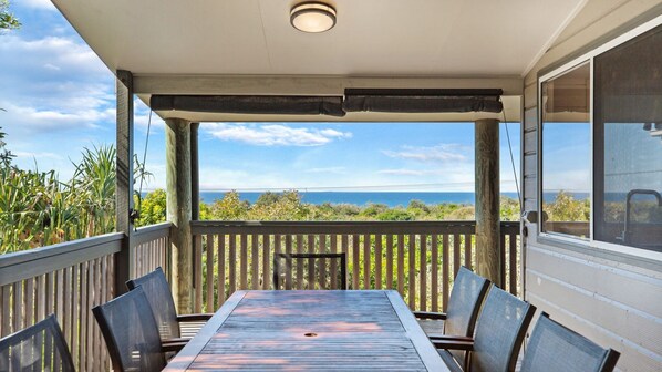 Outdoor dining - 3 Shearwater Street, Peregian Beach, Noosa Area (PEREGIAN BEACH)