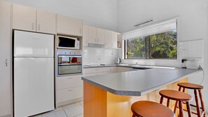 Fridge, microwave, oven, stovetop - Galleries 3 Peregian Beach (Peregian Beach)