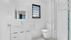 Shower - Galleries 3 - 3/28 Peregian Esplanade (Peregian Beach)