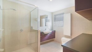Shower, hair dryer - Unit 3 at 4 Pelican Street, Peregian Beach, Noosa Shire (PEREGIAN BEACH)