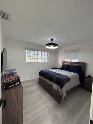Iron/ironing board, WiFi, bed sheets - Sweet 2-bedroom apartment in charming Miami. (Miami)