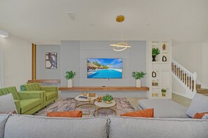 TV, video games, table football, offices - Family resort home w/ Avatar & Mario themed spaces (Clermont)