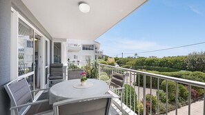 Outdoor dining - Ocean Shores 3 - 3/60-64 Peregian Esplanade (PEREGIAN BEACH)