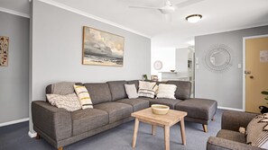 Living area - Vaai Moana - 5/10 Oriole Avenue (PEREGIAN BEACH)