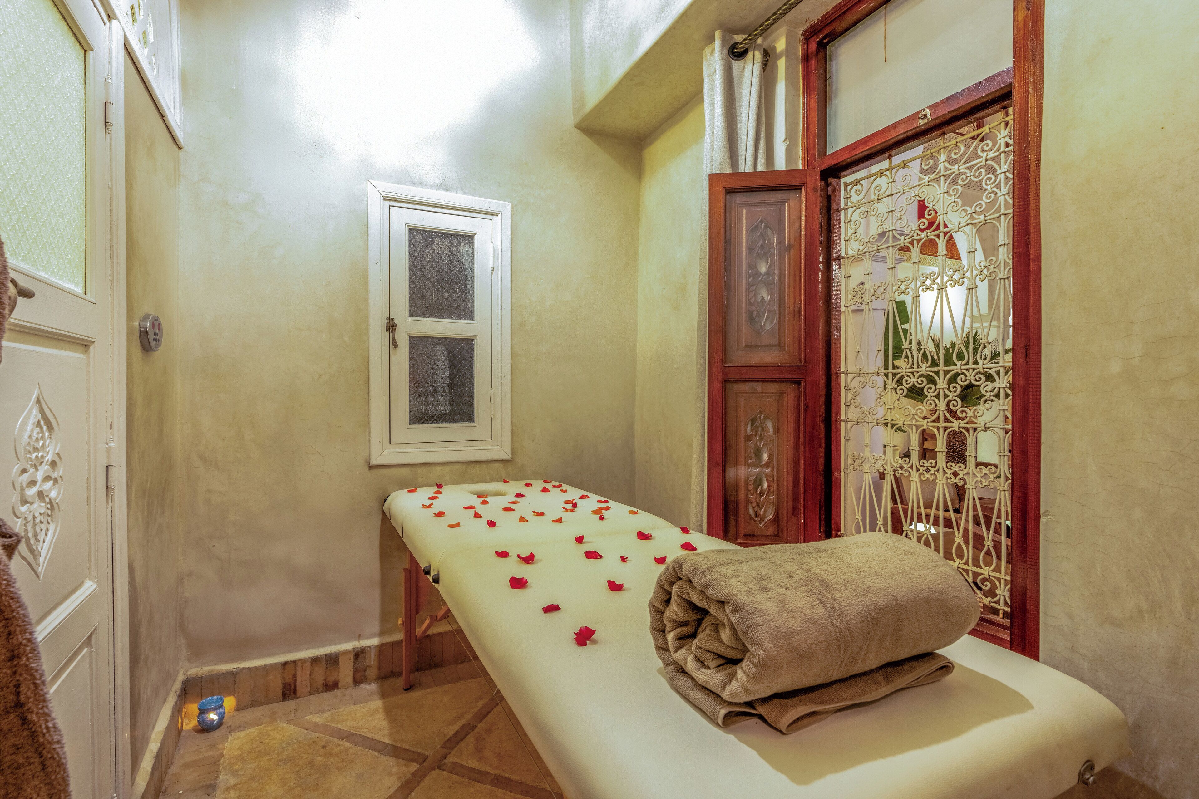 Dampbad, thailandsk massasje, idrettsmassasje og massasje