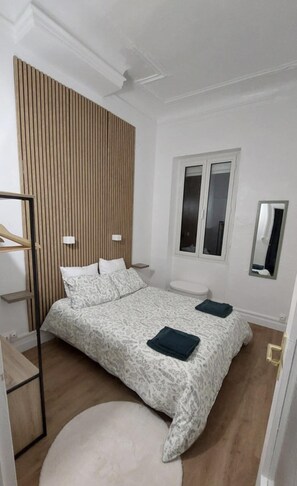 1 bedroom, Internet, bed sheets - Bright apartment in the heart of the Old Port - calm, comfort & ideal location (Marseille)