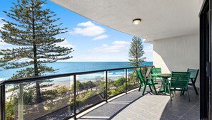 Unclassified image, 5 of 18, button - Phoenix 8 Coolum Beach (Coolum Beach)