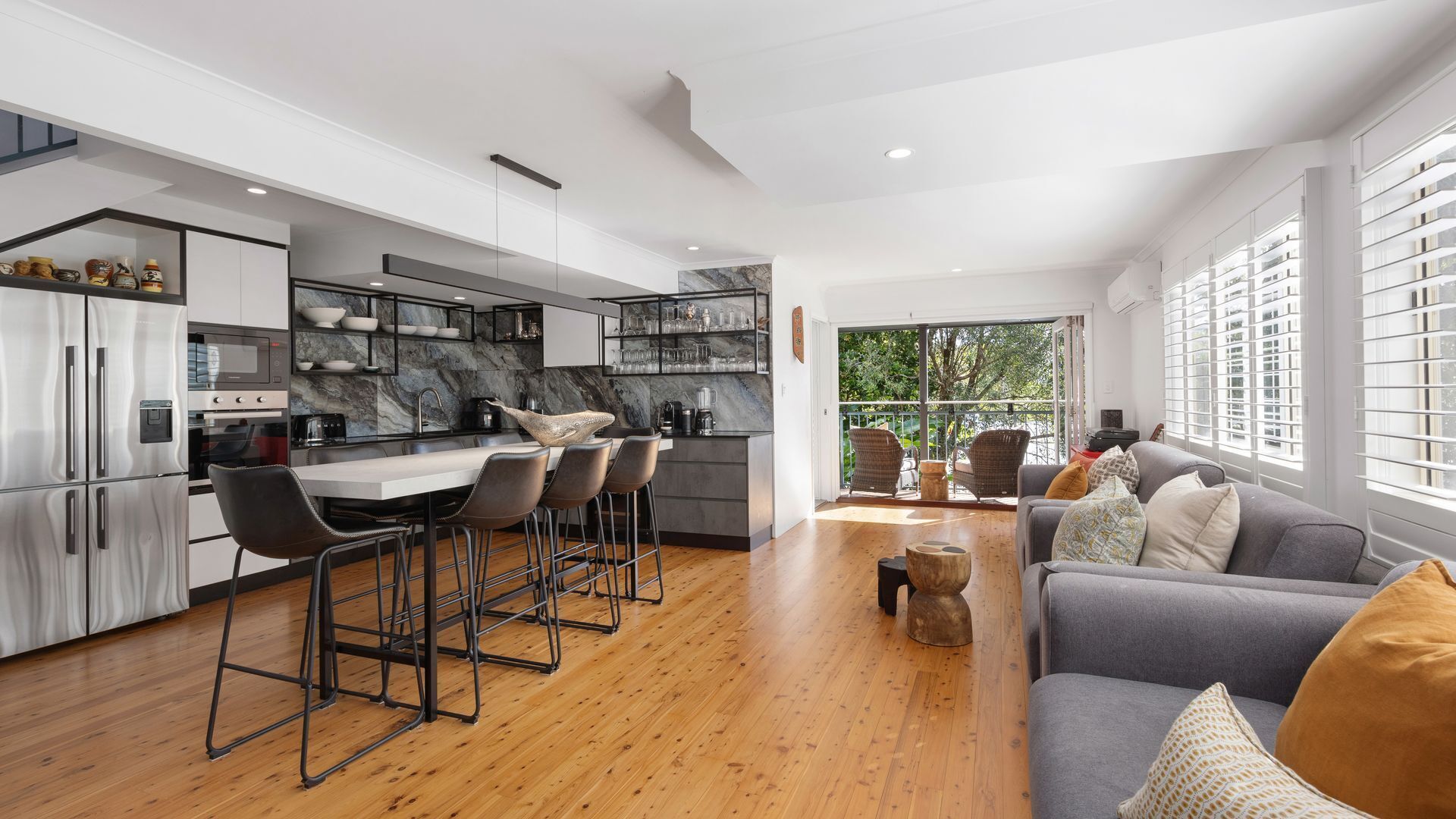 Fridge, oven, stovetop, coffee/tea maker