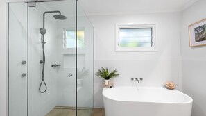 Shower, hair dryer - 26 Gannet Street, Peregian Beach (Peregian Beach)