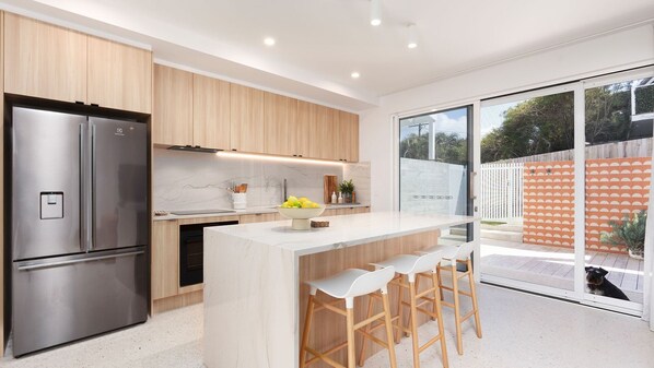 Fridge, oven, stovetop, coffee/tea maker - Olas Peregian Peregian Beach (Peregian Beach)