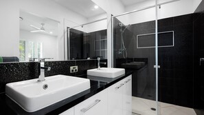 Shower, hair dryer - 5 Seashell Court Peregian Beach QLD 4573 (Peregian Beach)