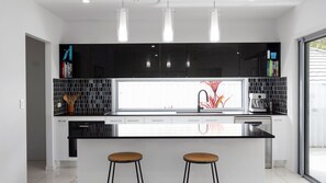 Fridge, oven, stovetop - 5 Seashell Court Peregian Beach QLD 4573 (Peregian Beach)