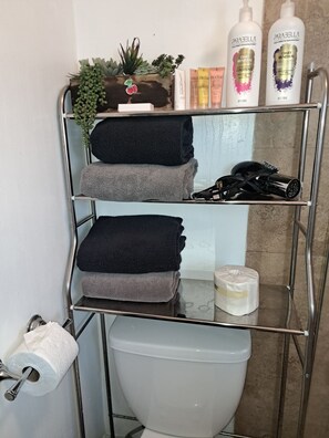 Apartment, 1 Bedroom, Smoking | Bathroom - Charming 1 Bedroom apt in Beverly Hills (Beverly Hills)