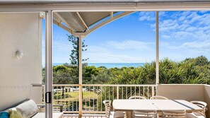 Outdoor dining - 15/45 Lorikeet Drive Peregian Beach QLD 4573 (Peregian Beach)