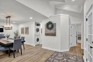 Dining - 12 Bd! 11Ba! 18 Acres! Views! Prefect for Events! (Friendsville)