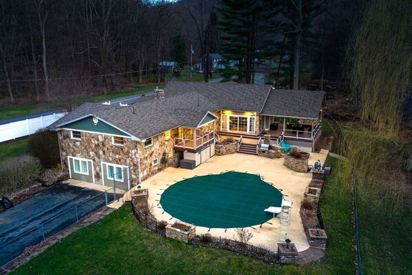 Exterior - 12 Bd! 11Ba! 18 Acres! Views! Prefect for Events! (Friendsville)