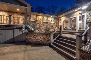 Exterior - 12 Bd! 11Ba! 18 Acres! Views! Prefect for Events! (Friendsville)