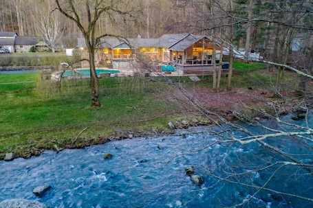 Exterior. 12 Bd! 11Ba! 18 Acres! Views! Prefect for Events!