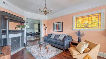 TV, fireplace