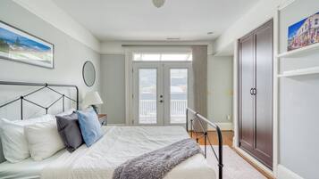 7 bedrooms, iron/ironing board, WiFi, bed sheets