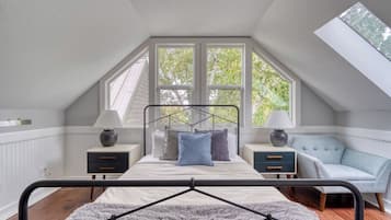 7 bedrooms, iron/ironing board, WiFi, bed sheets