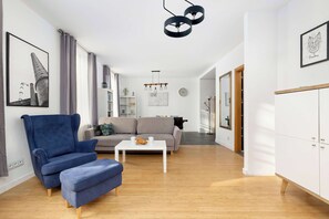 TV, offices - Spacious Apartment | 2 Bedrooms | Workspace | Center. (Szczecin)