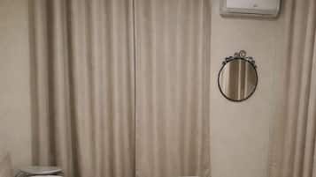 Luxury-Doppelzimmer, Stadtblick | Hochwertige Bettwaren, Daunenbettdecken, kostenlose Minibar