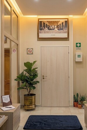 Interior - MaX RelaX Suite (Naples)