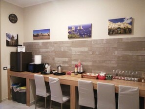 奢華雙人房, 城市景 | 客廳 | 32 吋平面電視連數碼電視頻道