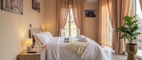 B&B 2 min from Station and Metro | Naples City Center 1 | Hochwertige Bettwaren, Daunenbettdecken, kostenlose Minibar