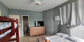 1 bedroom, iron/ironing board, WiFi, bed sheets - Apartment 9, 1 bedroom with balcony. (Rio das Ostras)