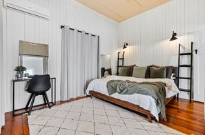 3 habitaciones, tabla de planchar con plancha, wifi y ropa de cama