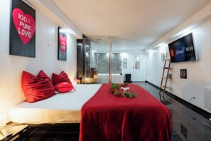 1 bedroom, internet, bed sheets - Le Qube Romantique by Prestige Home Living / sauna & whirlpool 2-seater (Montdidier)