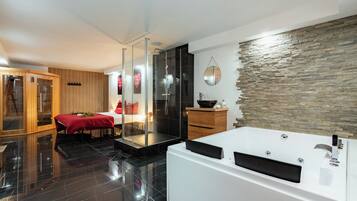 Douche, baignoire à jets, sèche-cheveux, savon