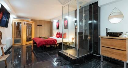 Le Qube Romantique by Prestige Home Living / sauna & balnéo 2 places