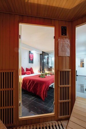1 bedroom, internet, bed sheets - Le Qube Romantique by Prestige Home Living / sauna & whirlpool 2-seater (Montdidier)