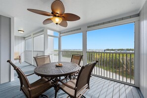 Outdoor dining - Boca Grande North - 17: Charming 2BR condo in scenic Boca Grande, perfect for relaxation. (Boca Grande)