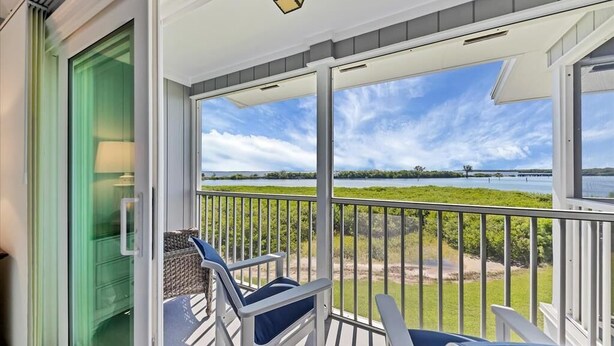 Interior - Boca Grande North - 45: Stylish 2BR condo with bay views in Boca Grande, perfect for 4 guests. (Boca Grande)