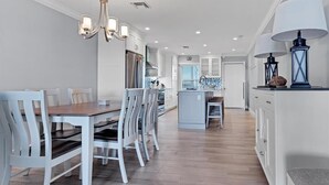 Dining - Boca Grande North - 45: Stylish 2BR condo with bay views in Boca Grande, perfect for 4 guests. (Boca Grande)