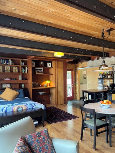 Lovely studio in Northfield, perfect location for visiting St. Olaf/Carleton.