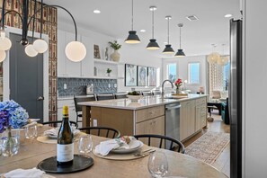 Dining - 2 Homes | 24 Guests | Rooftop Hot Tub Fire Pit (Nashville)
