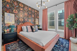 8 habitaciones, escritorio y tabla de planchar con plancha 