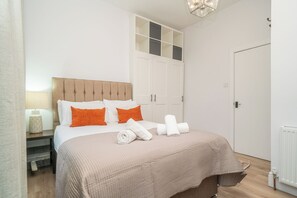 Iron/ironing board, free WiFi, bed sheets - Charming 2-Bed flat Steps from the Royal Mile - Pass the Keys (Edinburgh)