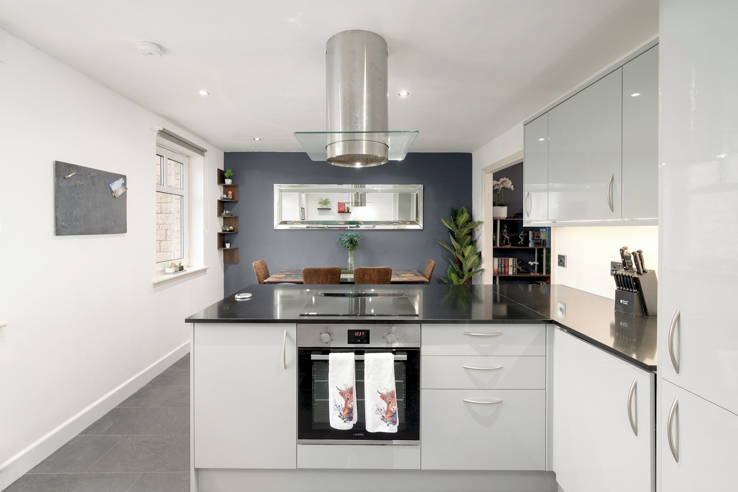 Refrigerador, microondas, horno y lavavajillas 