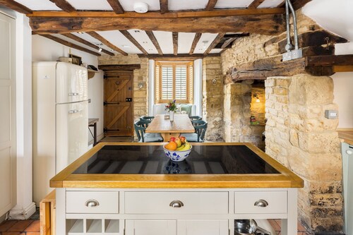 Wold House | 18th century Cottage | Barn - Pass the Keys