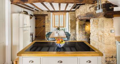 Wold House | 18th century Cottage | Barn - Pass the Keys