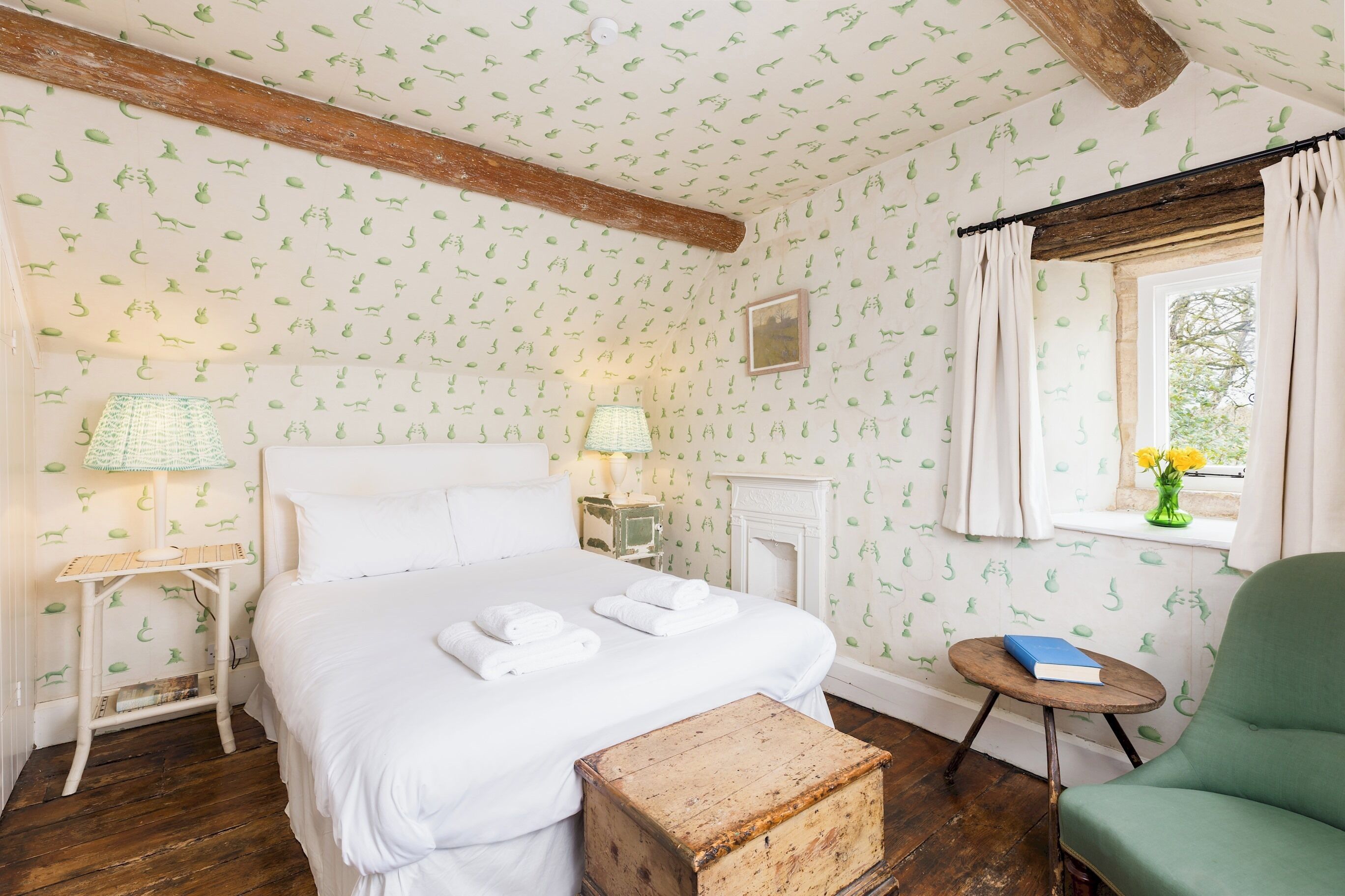 Iron/ironing board, free WiFi, bed sheets