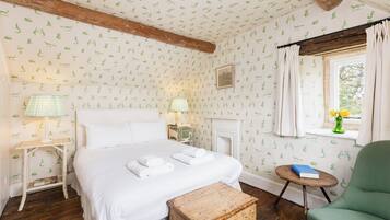 Iron/ironing board, free WiFi, bed sheets