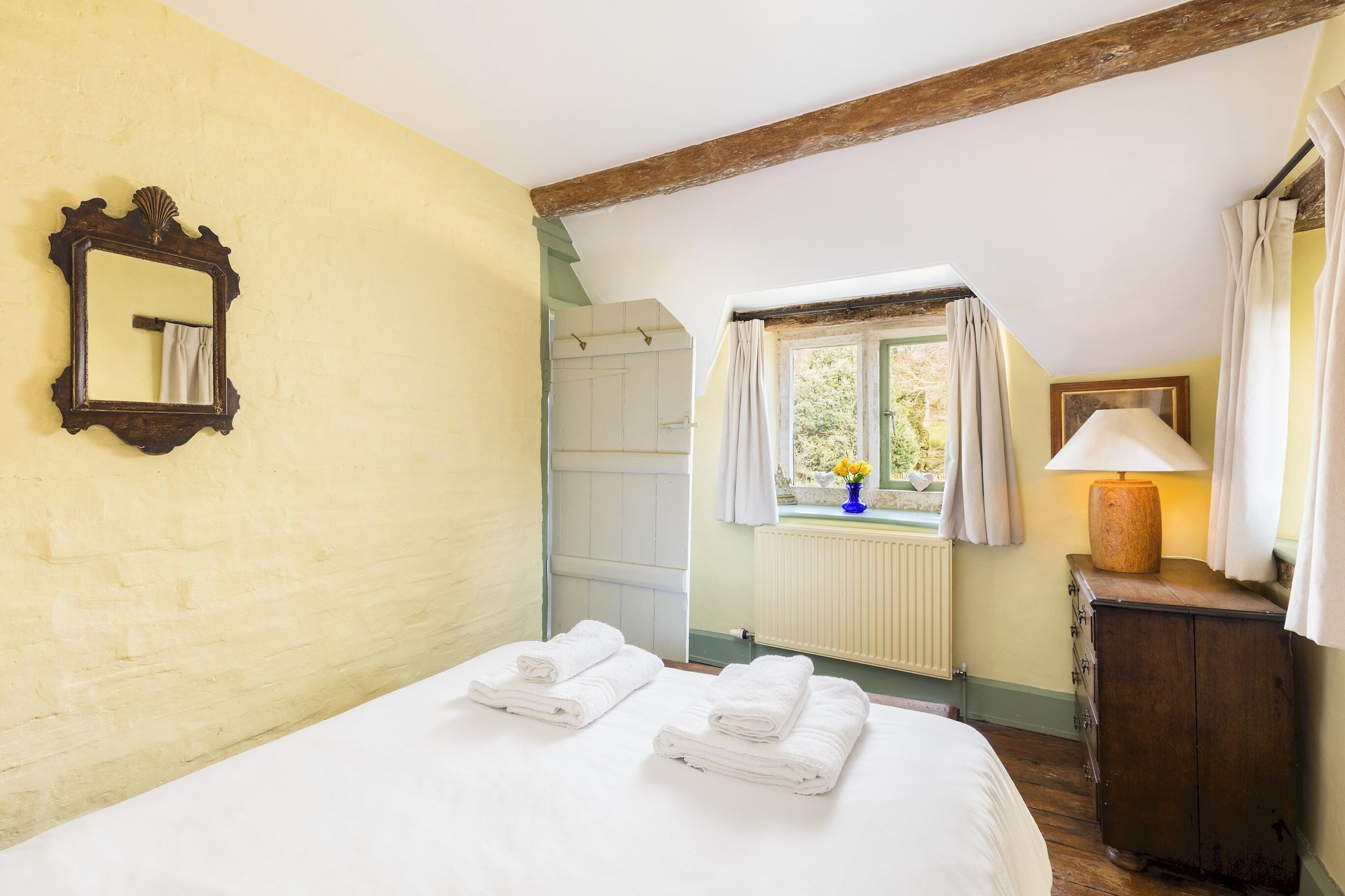 Iron/ironing board, free WiFi, bed sheets